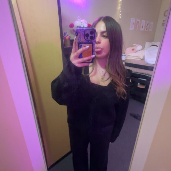 Meet your Posher, Taylor Sciuto - Picture 4 of 5